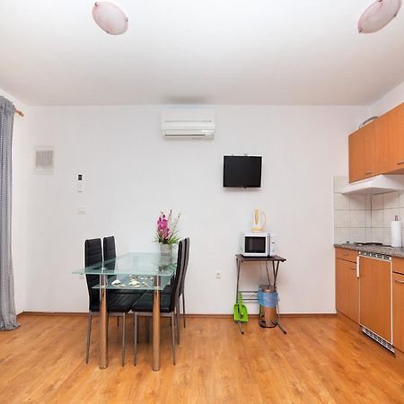 Apartments Barbara Brseč الغرفة الصورة